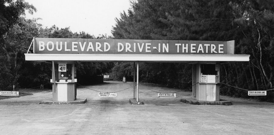 drive in movie theaters illinois